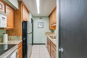 3 Mi to Dtwn Dallas: Condo w/ Walkable Location!