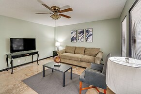 3 Mi to Dtwn Dallas: Condo w/ Walkable Location!