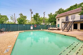 3 Mi to Dtwn Dallas: Condo w/ Walkable Location!