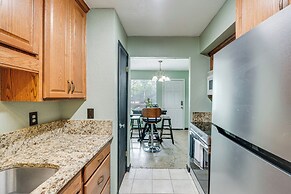 3 Mi to Dtwn Dallas: Condo w/ Walkable Location!