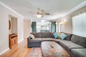 1 Block to Shore: Fort Myers Beach Retreat