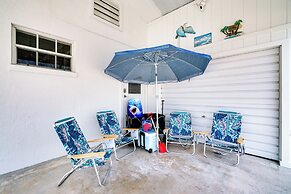 1 Block to Shore: Fort Myers Beach Retreat