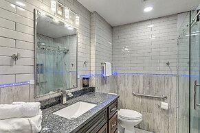 Galveston Group Getaway ~ 2 Blocks to Beach!