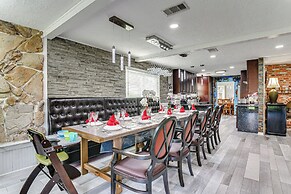 Galveston Group Getaway ~ 2 Blocks to Beach!