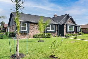 Galveston Group Getaway ~ 2 Blocks to Beach!