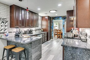 Galveston Group Getaway ~ 2 Blocks to Beach!