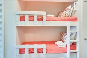 Beach Access, Covered Balcony: Hilton Head Condo!