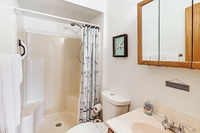 Ocean City Condo w/ Pool Access: Walk to Beach!