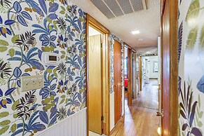 Ocean City Condo w/ Pool Access: Walk to Beach!