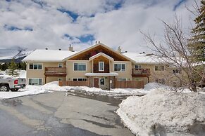 Condo in Cedar Creek w/ Shuttle to Big Sky Resort!