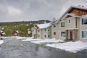 Condo in Cedar Creek w/ Shuttle to Big Sky Resort!
