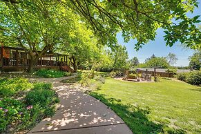 Auburn Cottage w/ Patios & Garden - 3 Mi to Town!