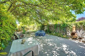 Auburn Cottage w/ Patios & Garden - 3 Mi to Town!