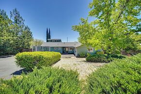 Auburn Cottage w/ Patios & Garden - 3 Mi to Town!