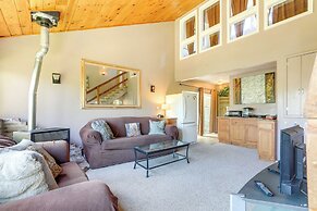 Auburn Cottage w/ Patios & Garden - 3 Mi to Town!