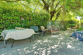 Auburn Cottage w/ Patios & Garden - 3 Mi to Town!