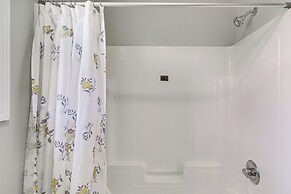 Spacious Oswego Home: 6 Mi to Fort Ontario!