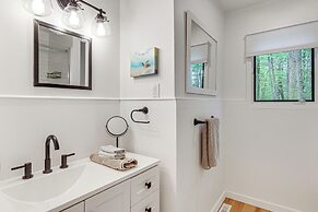 Hendersonville Vacation Rental w/ Private Hot Tub!