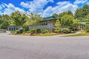 Mountain Time Cashiers Condo w/ Deck & Views!