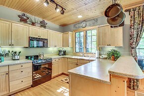 Mountain Time Cashiers Condo w/ Deck & Views!