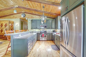 4 Mi to Grandfather Mountain: Cabin in Newland!