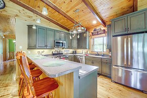 4 Mi to Grandfather Mountain: Cabin in Newland!