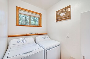 Peaceful Eureka Getaway - 1 Mi to Glen Lake!
