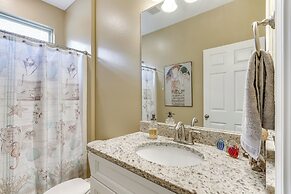 Pet-friendly Pensacola Home ~ 2 Mi to Bruce Beach!