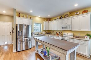 Pet-friendly Pensacola Home ~ 2 Mi to Bruce Beach!