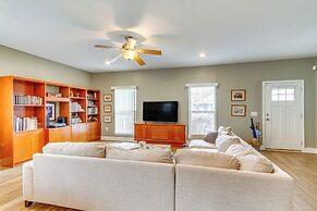 Pet-friendly Pensacola Home ~ 2 Mi to Bruce Beach!