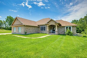 Junction City Home w/ Hot Tub - Near Milford Lake!