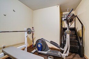 Junction City Home w/ Hot Tub - Near Milford Lake!