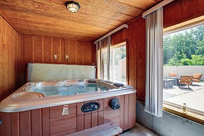 Junction City Home w/ Hot Tub - Near Milford Lake!