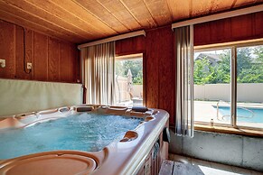 Junction City Home w/ Hot Tub - Near Milford Lake!