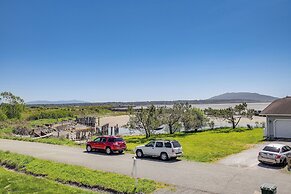 Sleek Ferndale Home w/ Ocean & Mountain Views!