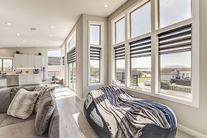 Sleek Ferndale Home w/ Ocean & Mountain Views!