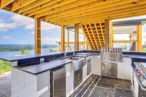 Luxe Home w/ Panoramic Greers Ferry Lake Views