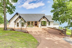 Luxe Home w/ Panoramic Greers Ferry Lake Views