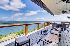 Luxe Home w/ Panoramic Greers Ferry Lake Views