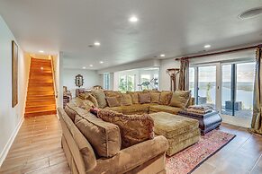 Luxe Home w/ Panoramic Greers Ferry Lake Views