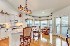 Luxe Home w/ Panoramic Greers Ferry Lake Views