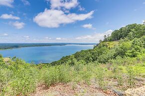 Luxe Home w/ Panoramic Greers Ferry Lake Views