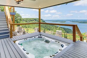 Luxe Home w/ Panoramic Greers Ferry Lake Views