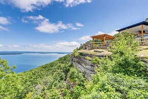 Luxe Home w/ Panoramic Greers Ferry Lake Views