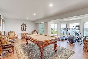 Luxe Home w/ Panoramic Greers Ferry Lake Views
