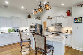 Luxe Home w/ Panoramic Greers Ferry Lake Views