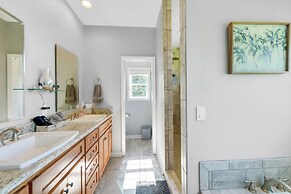 Family-friendly Abbeville Home w/ Fire Pit & Games