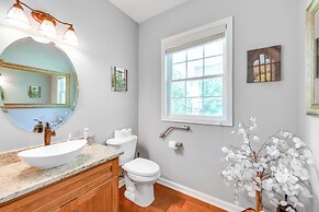 Family-friendly Abbeville Home w/ Fire Pit & Games