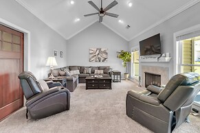 Family-friendly Abbeville Home w/ Fire Pit & Games