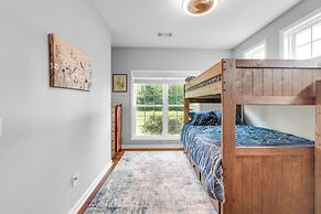 Family-friendly Abbeville Home w/ Fire Pit & Games